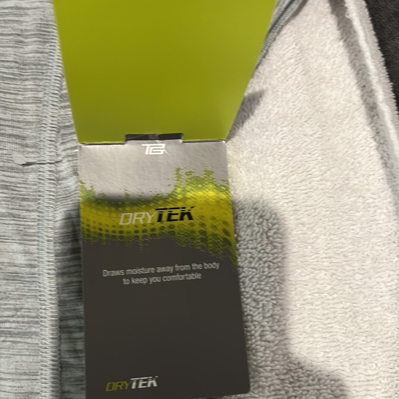 Never worn with tags Mens size large gray Athletic short sleeved shirt. - Picture 4 of 6